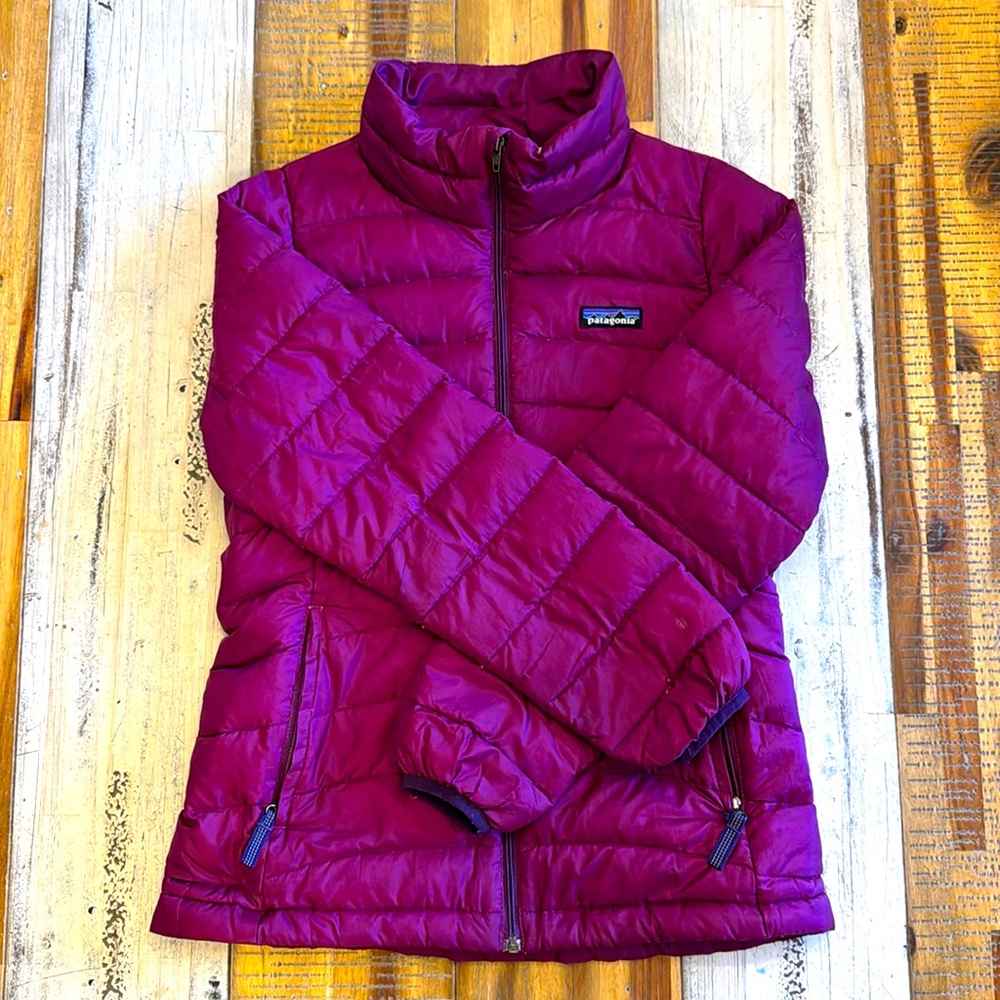 Girls Patagonia puff jacket, plum colored, size Medium (10)